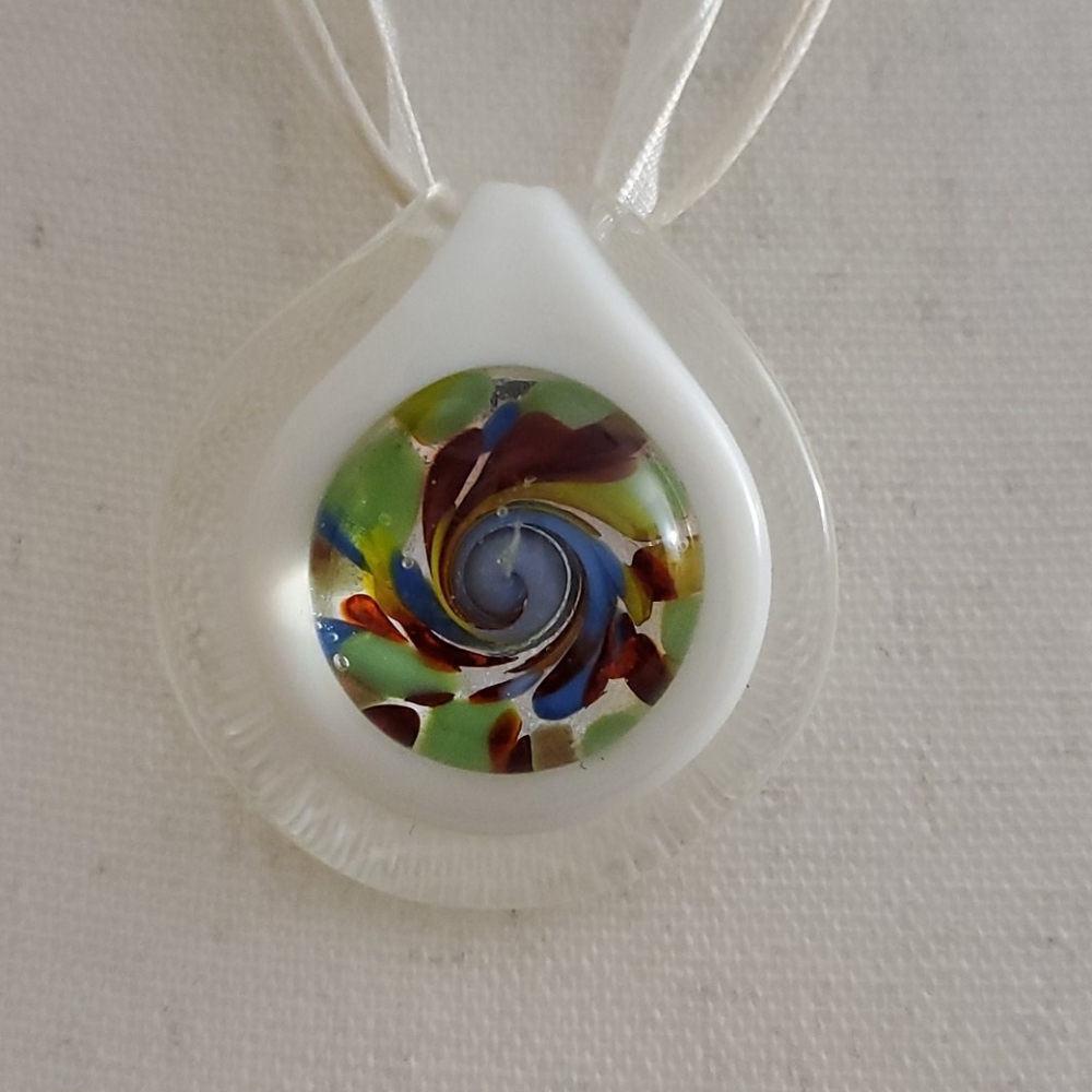 NWOT White glass necklace